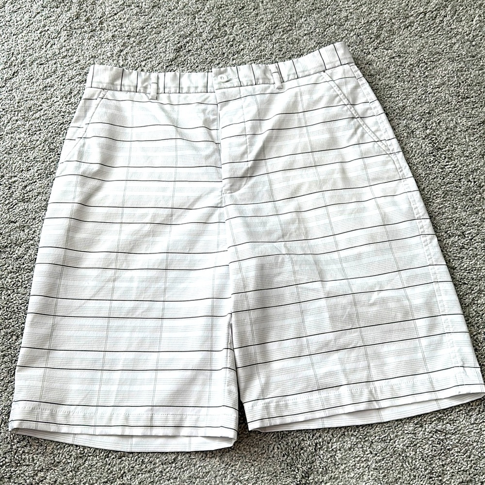 Men’s golf shorts